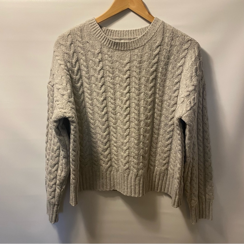Sz L- Women JOIE Soft Cozy Cable Knit Sweater - Light grey